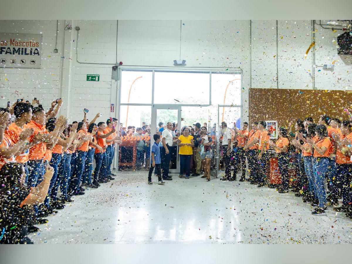 La Mundial inaugura su 17va tienda en el sector López Arellano