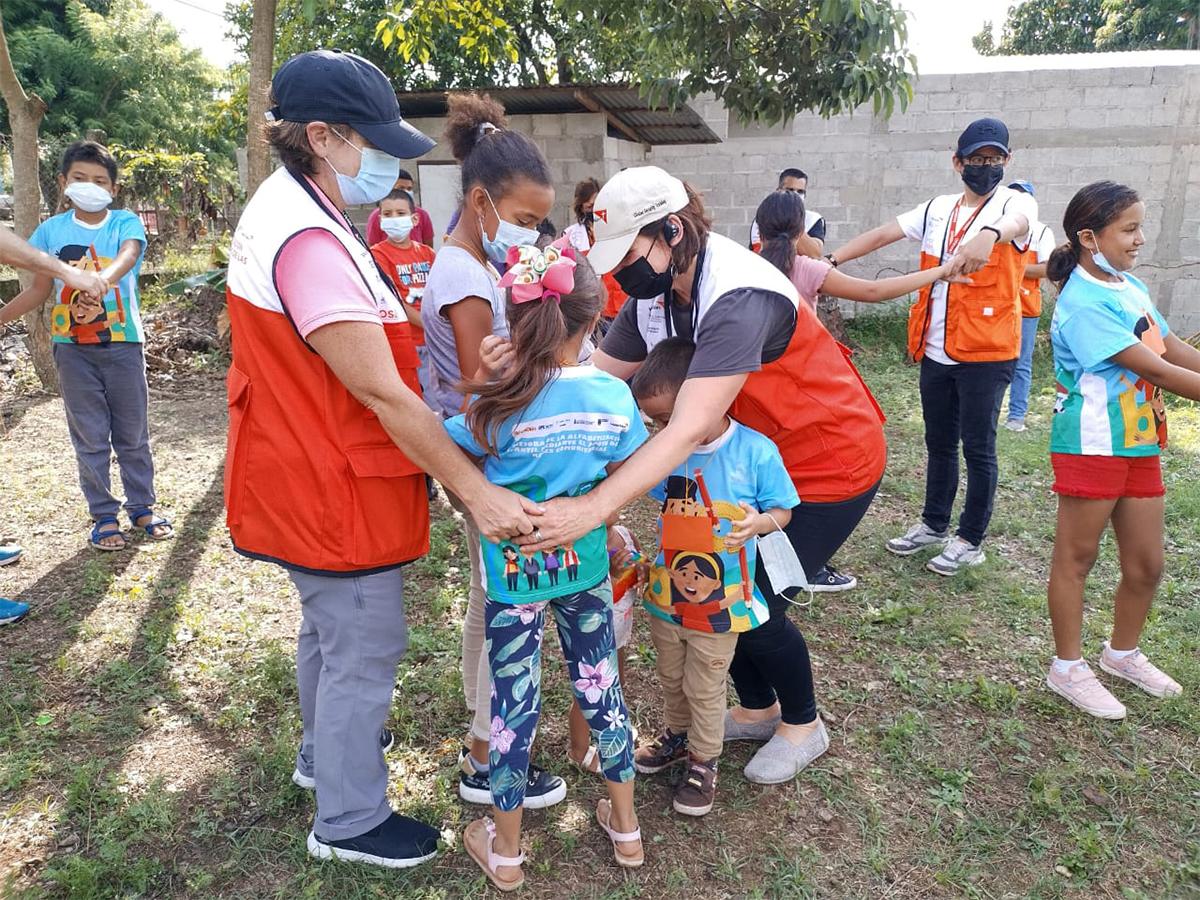 Importancia del involucramiento comunitario para el fortalecimiento de habilidades de lectoescritura a través de los campamentos de lectura a las niñas y los niños de Honduras