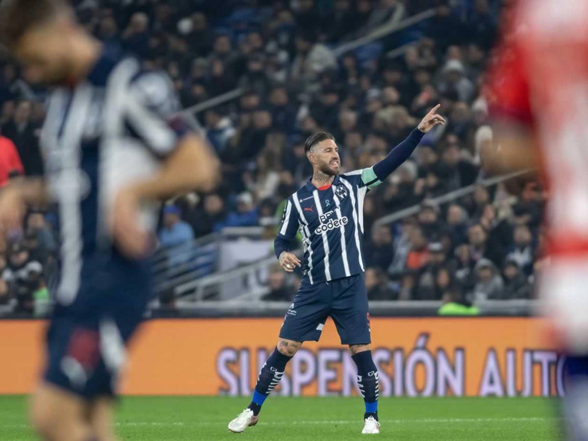 Sergio Ramos debutó con Monterrey: causa locura y casi hace un golazo