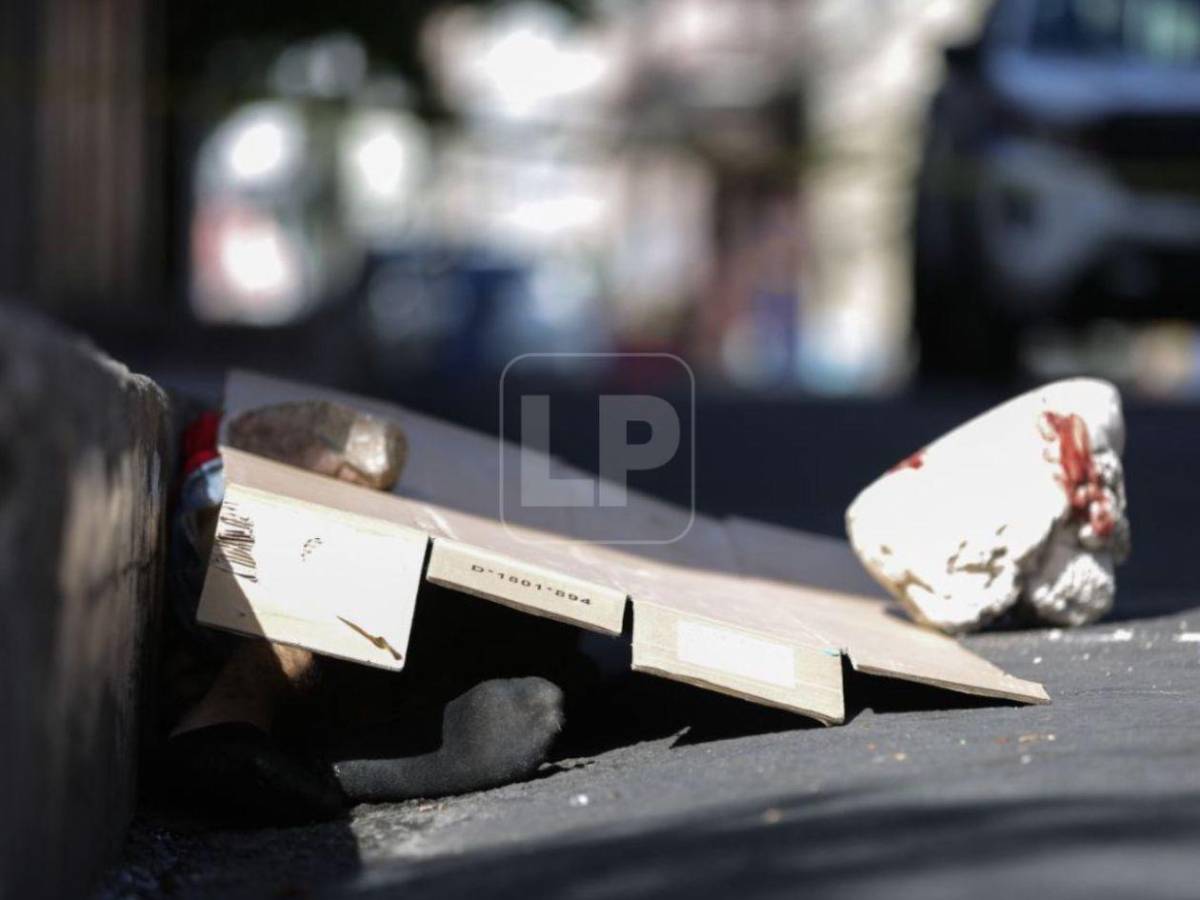 ¡De la alegría al horror! Joven que departía con amigos es asesinado a pedradas en asalto