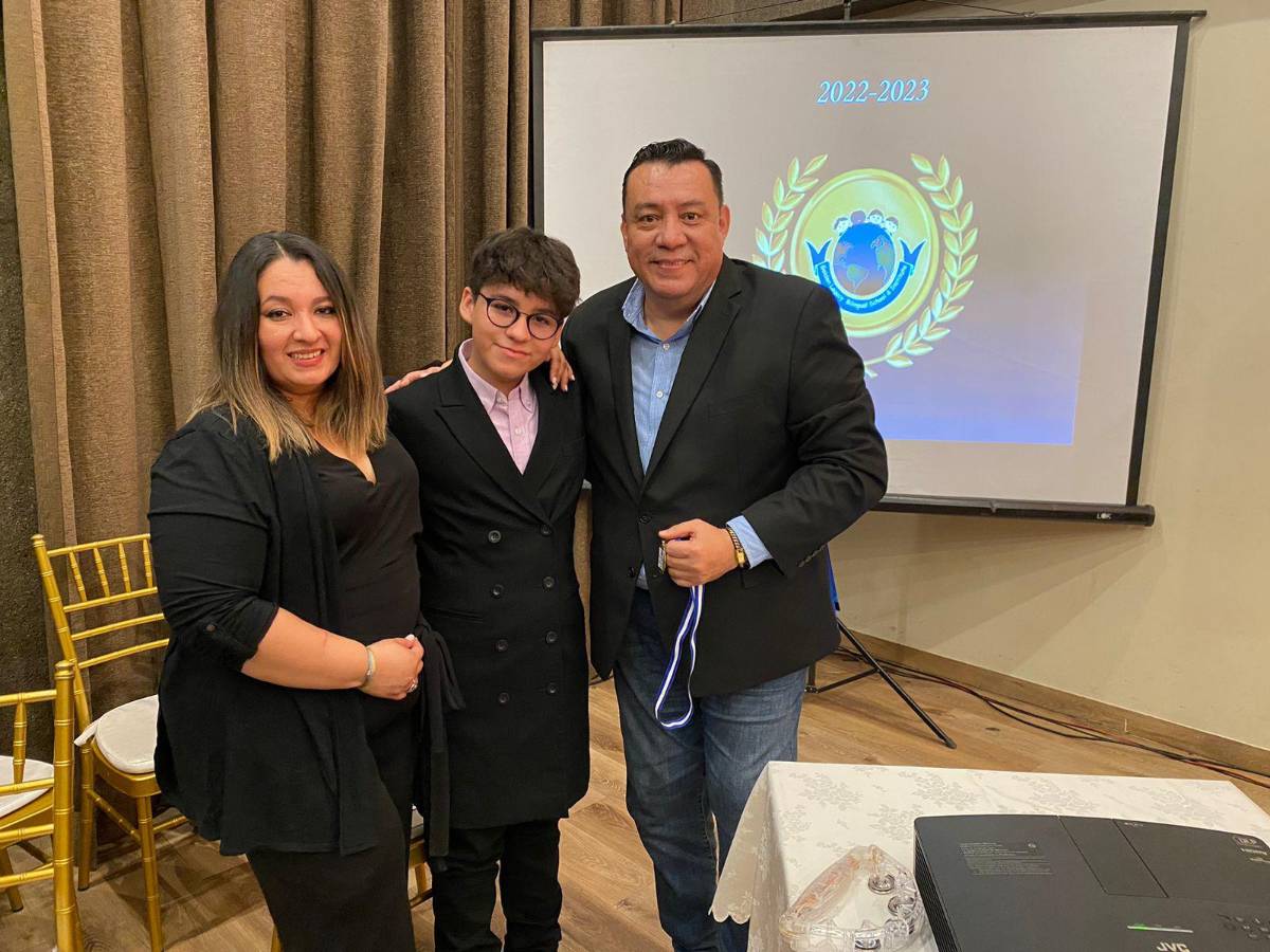 Claudia, Jimmy Jr, y Jimmy Tovar.