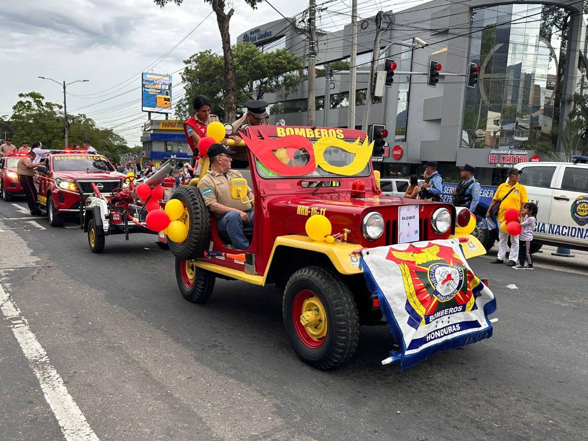 Feria Juniana: sampedranos disfrutan del desfile carrozas