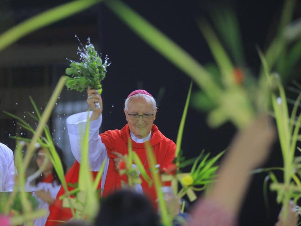 Tradición y fe: feligreses de San Pedro Sula celebran el Domingo de Ramos