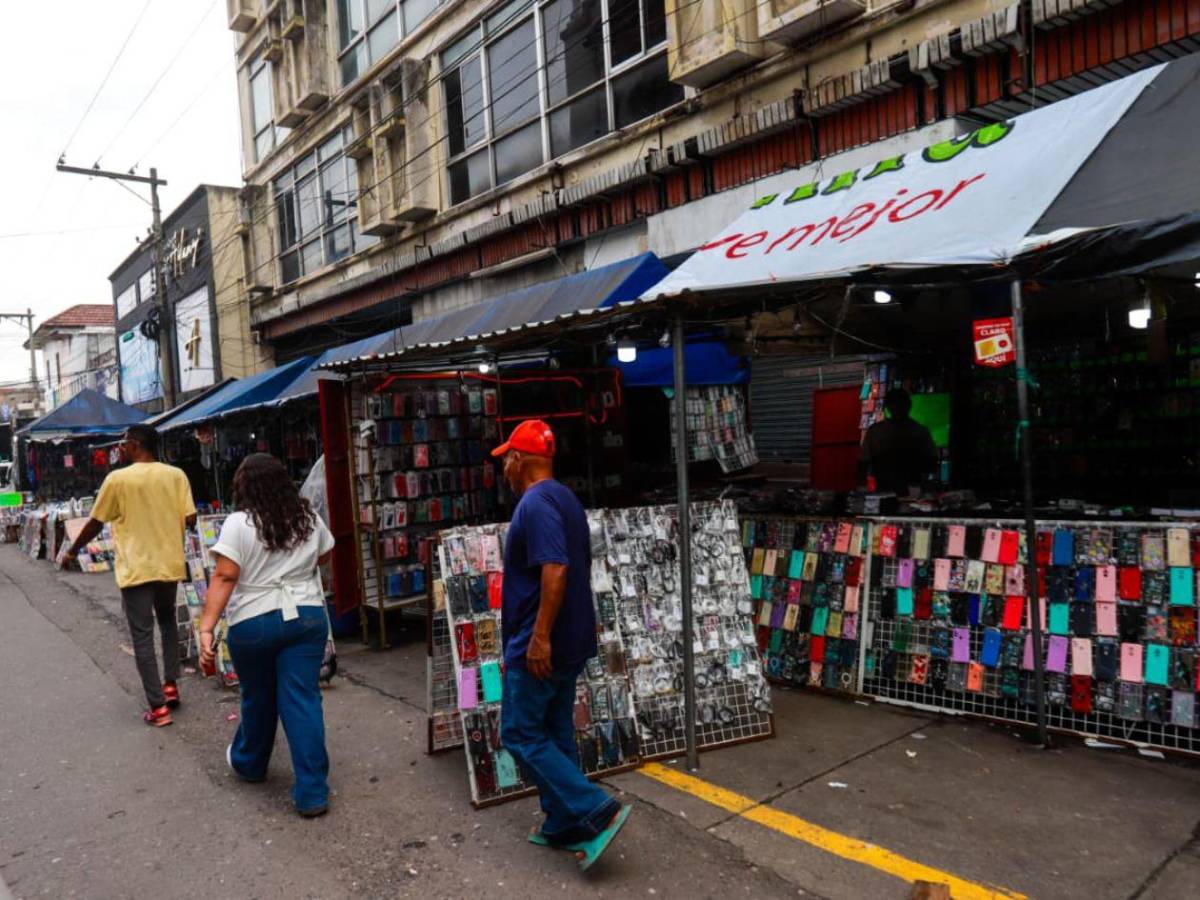 San Pedro Sula: pasos peatonales invadidos y derecho a cruzar vulnerado