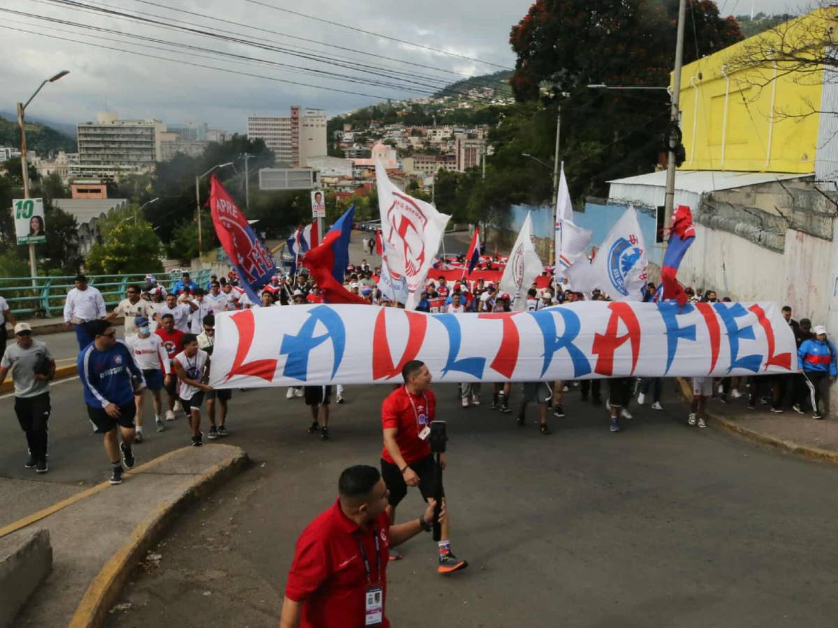 Tensión: Encerrona de la Ultra Fiel a futbolistas del Olimpia y así terminó todo