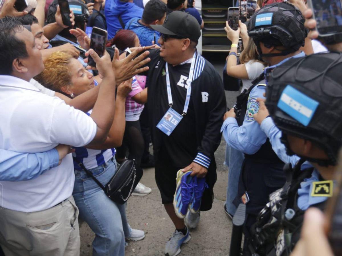 Selección Salvadoreña de Tiktokers desata furor en su llegada al Morazán