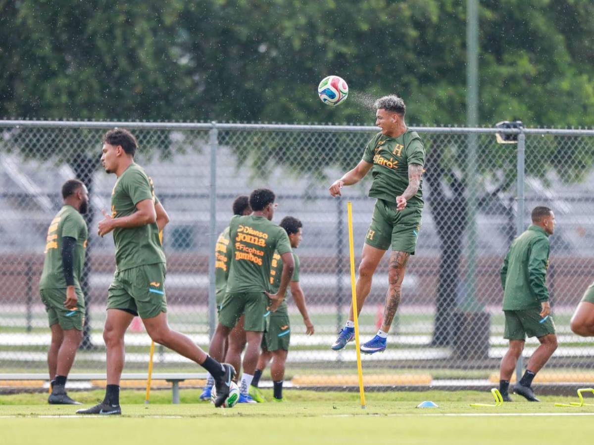 Invitado de lujo y alarma con Jorge Álvarez: así entrenó la Selección de Honduras