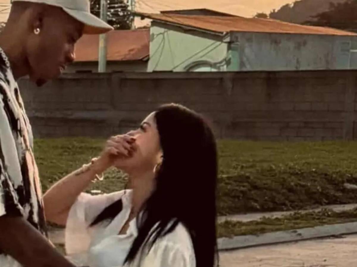 Fotos: Futbolista hondureño sorprendió a joven en Europa con dos gestos