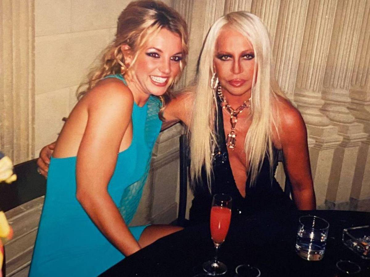 Antes y después de Donatella Versace: así es el cambio físico de la diseñadora de modas