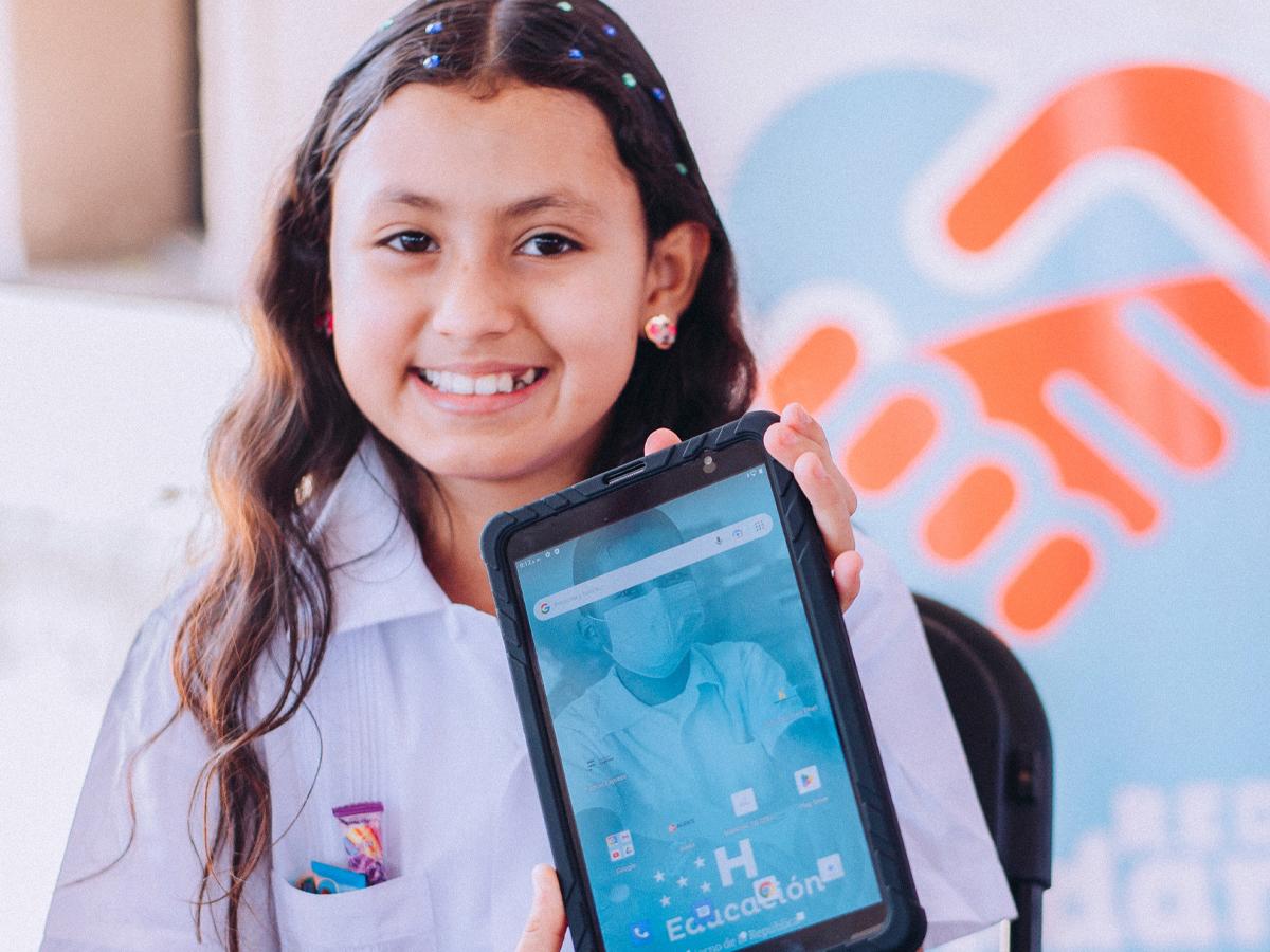 En el 2023, 84 centros educativos serán equipados con mobiliario y tecnología.