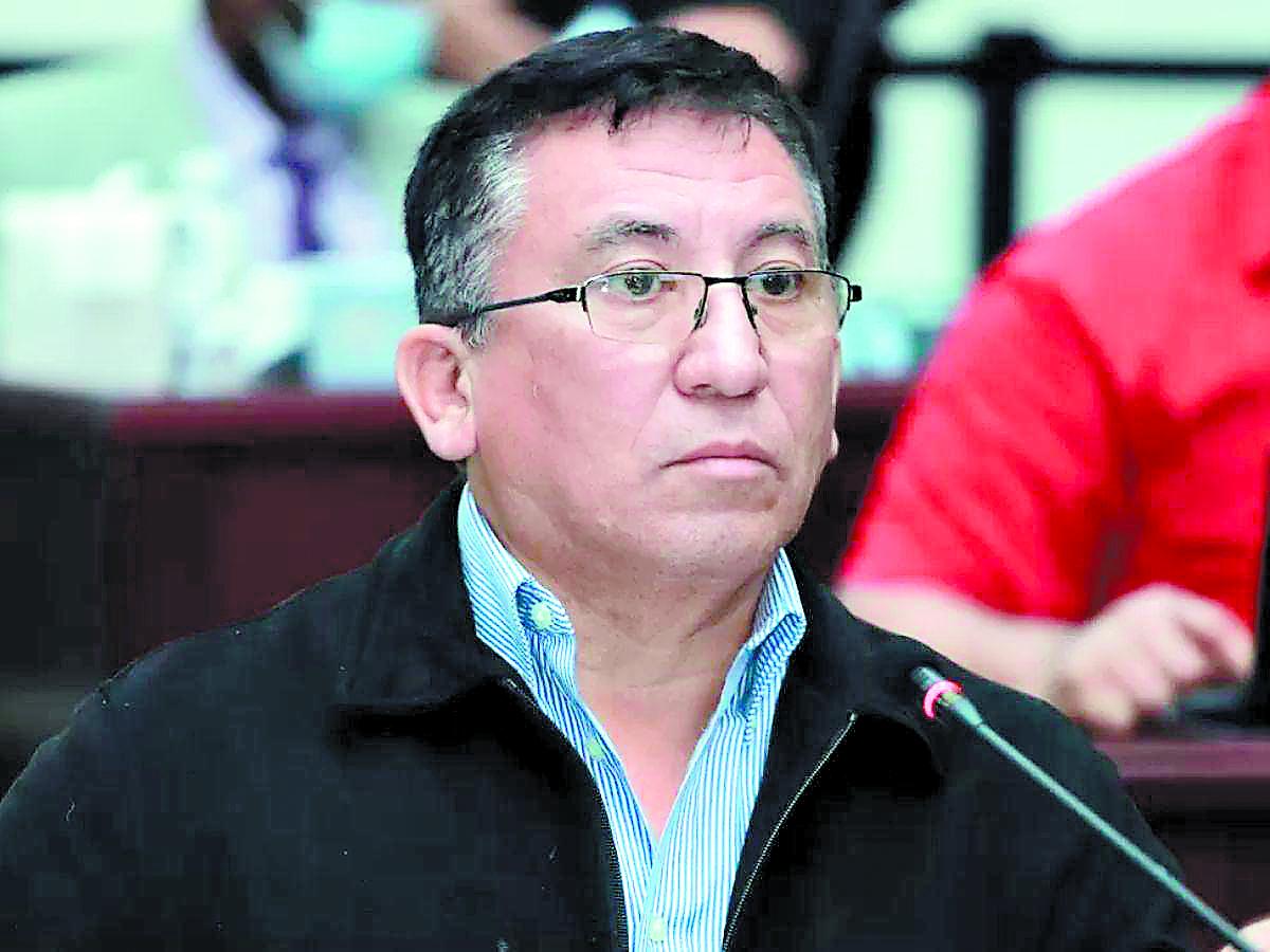 Bartolo Fuentes irá a nuevo juicio por agresión