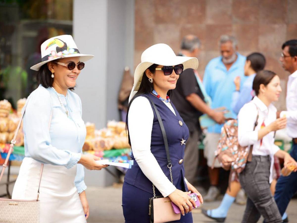 Vocación y elegancia: los docentes también brillaron en las fiestas patrias