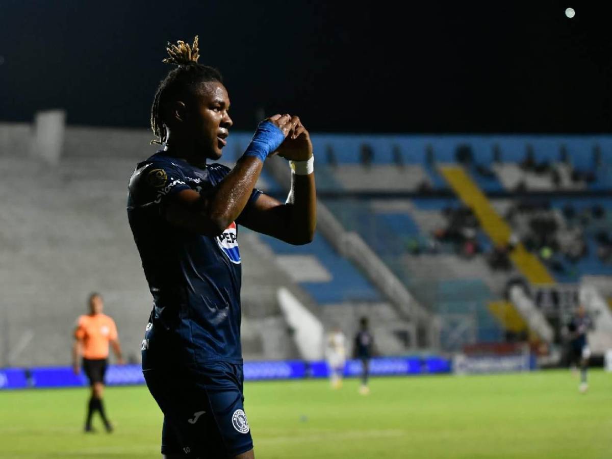 Festín de Motagua en el Nacional, chicas y dedicatoria de Rodrigo Auzmendi