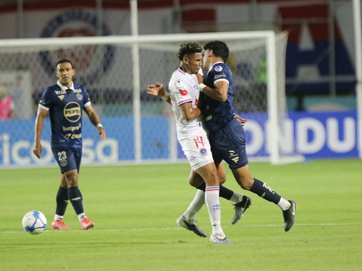 Del Mundial a Honduras, héroe de Olimpia para ganar Supercopa y cariñitos a jugador de Motagua
