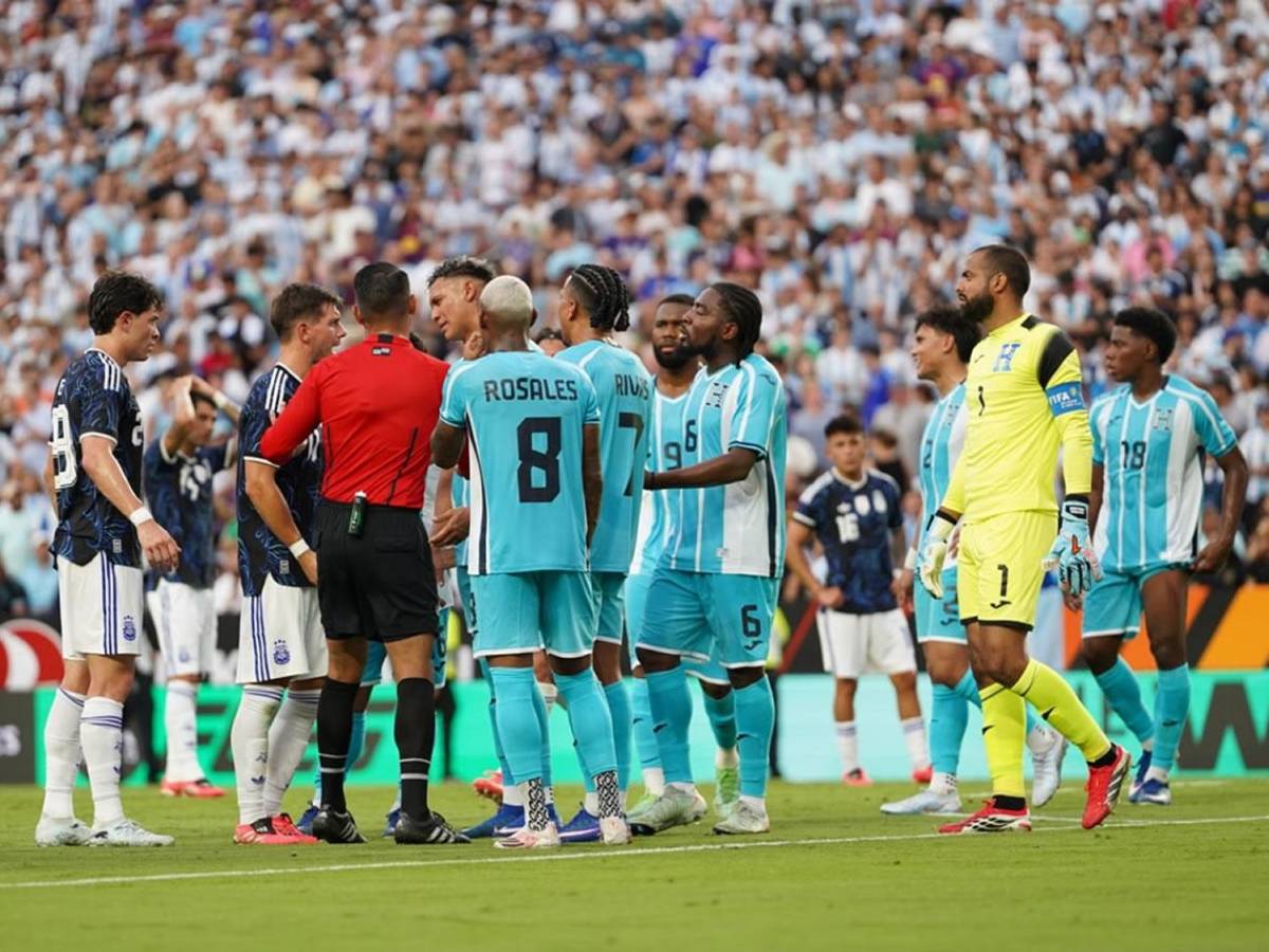 Messi sorprende tras el partido, ¿cambió camiseta? y abrazo histórico para Honduras