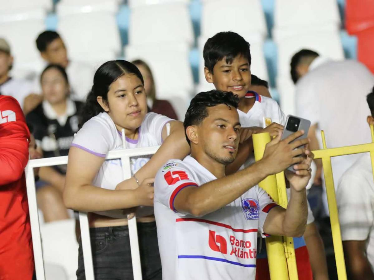 Bellas chicas del Olimpia-Marathón, festejo de Edwin Rodríguez y enfado de Lavallén