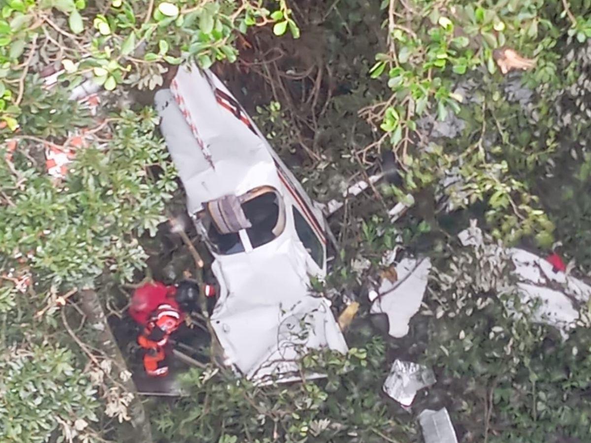 Localizan avioneta estrellada con dos muertos en la faldas del volcán de Guatemala