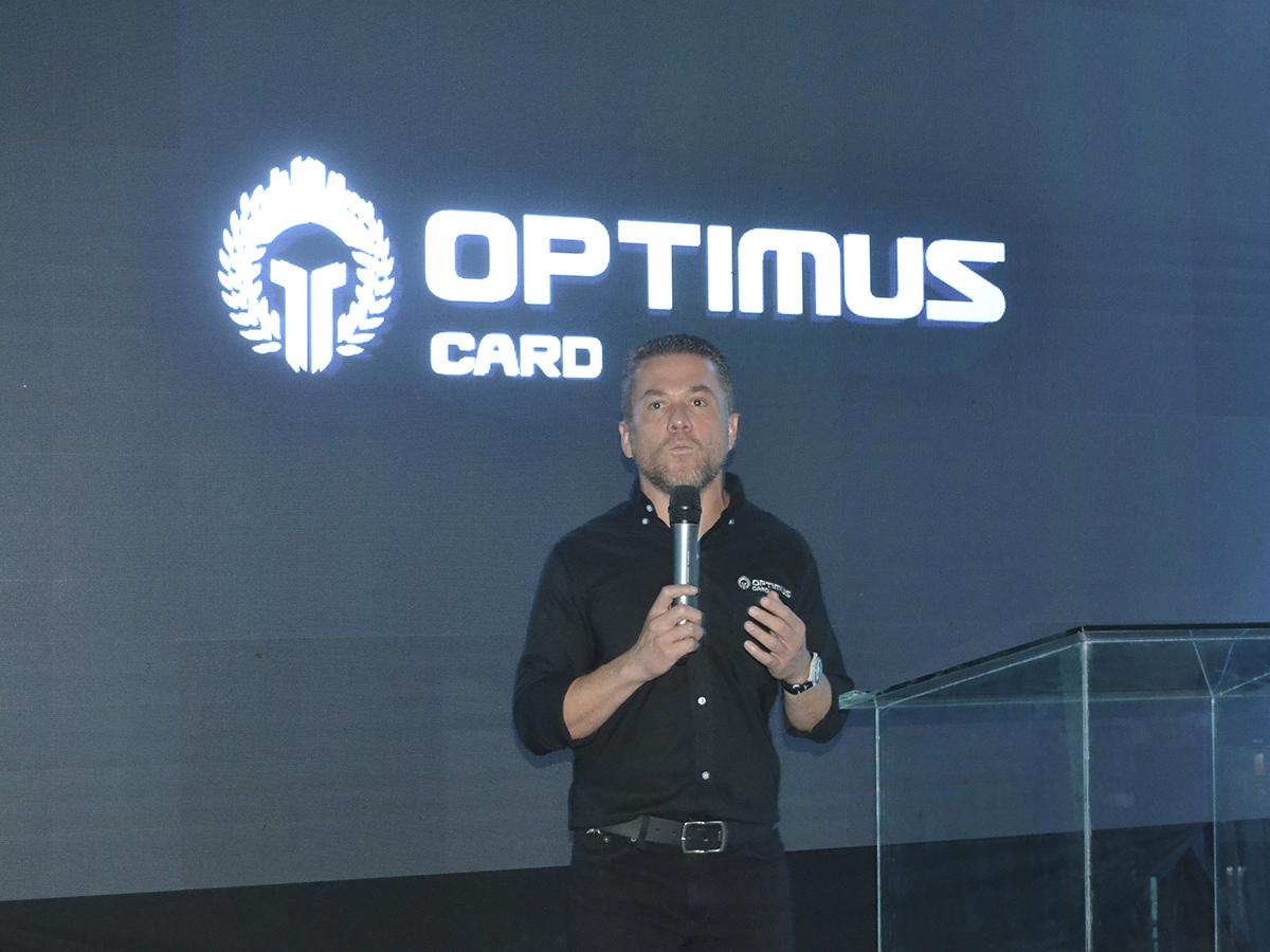 Roger Enrique Valladares, director Comercial