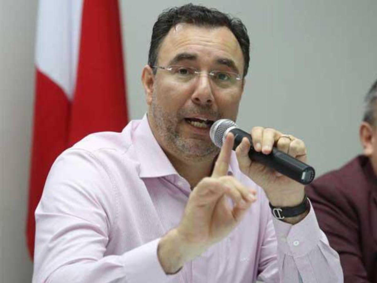 Maribel Espinoza a Luis Zelaya: “No me transporto en vehículos del gobierno”