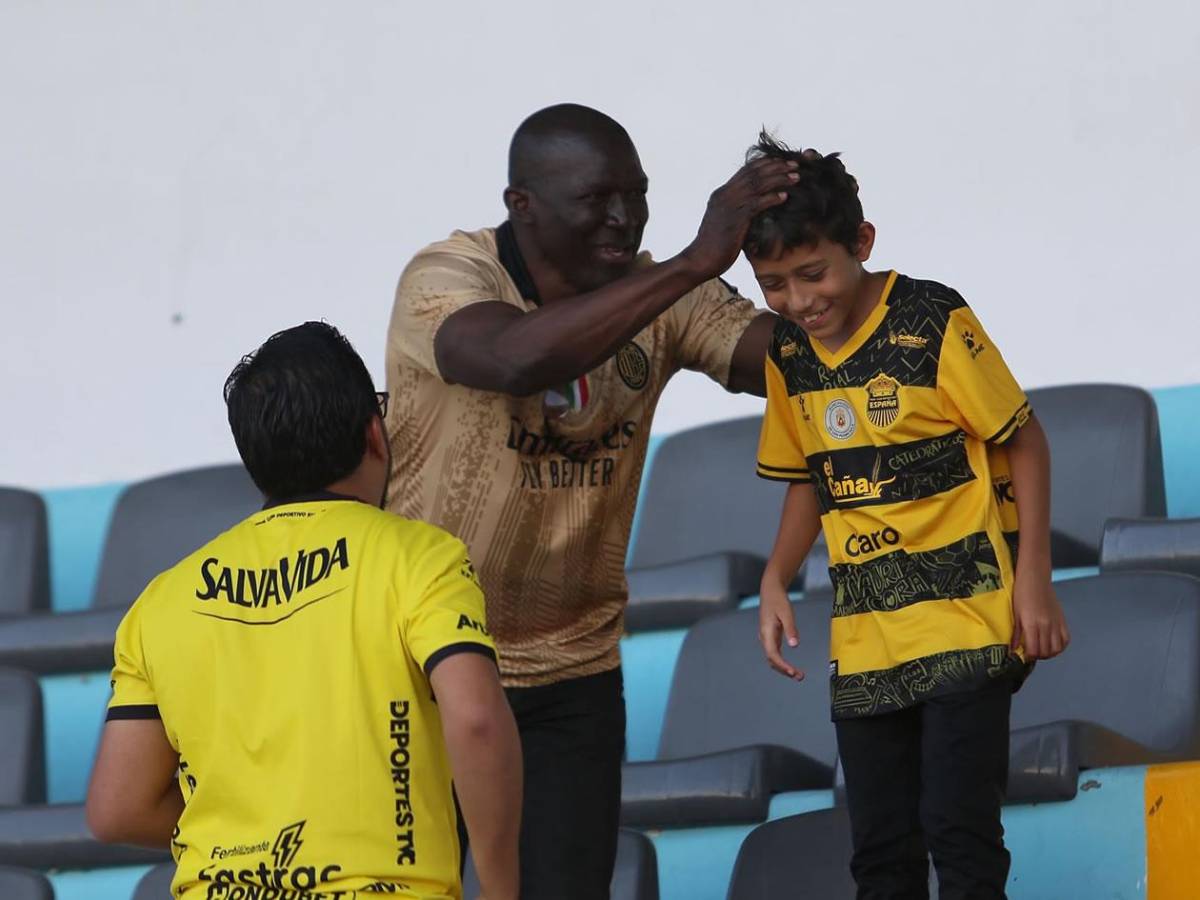 Pelea entre jugadores de Real España, festejo de Génesis y las chicas