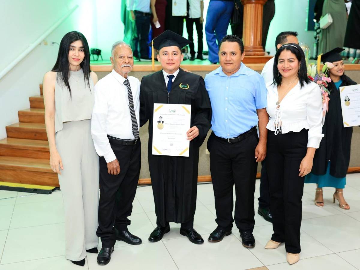 La graduación de la UTH celebra a 262 nuevos profesionales