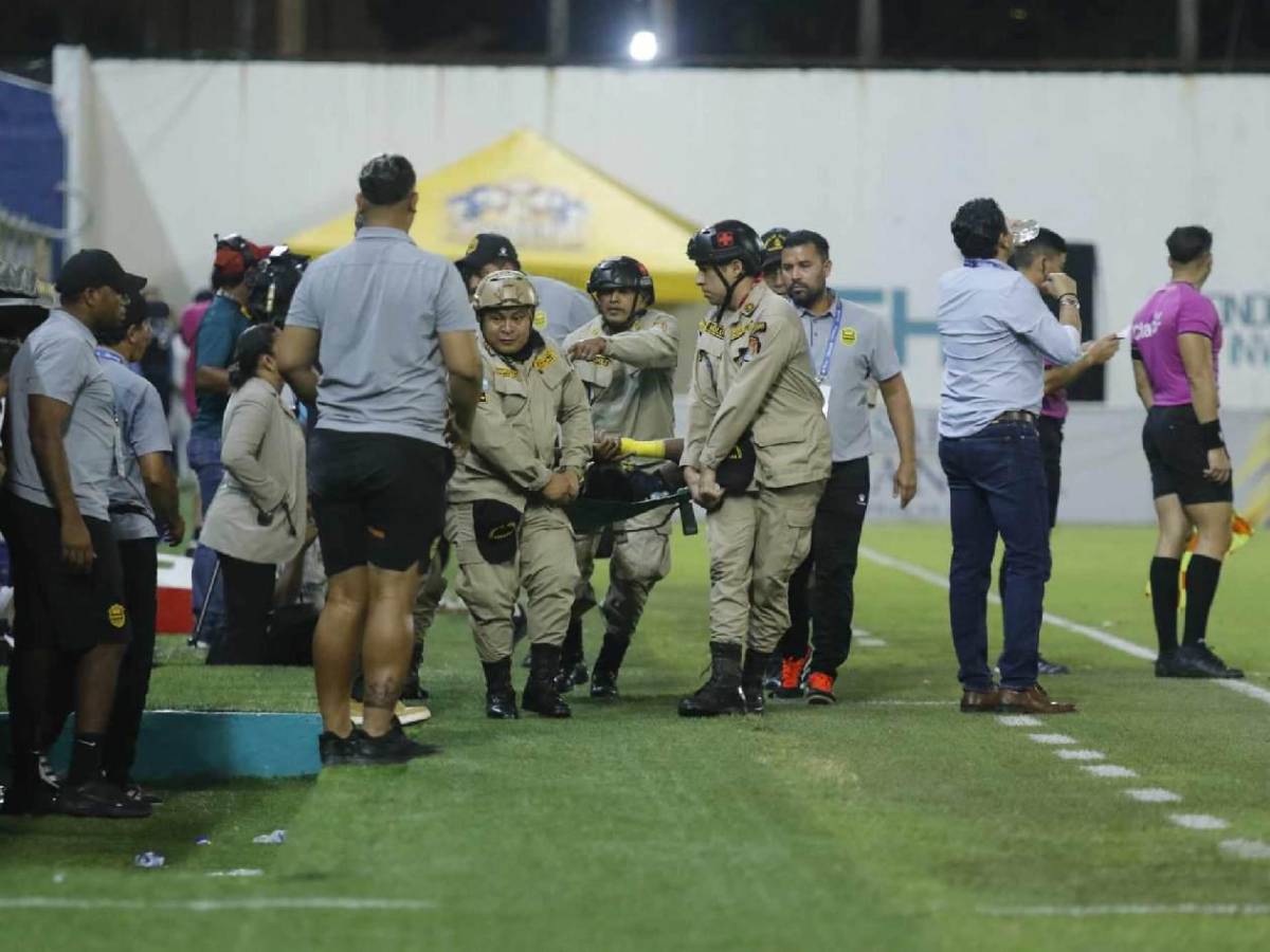 Alegría del Real España, chicas, susto con jugador y gesto de Jeaustin