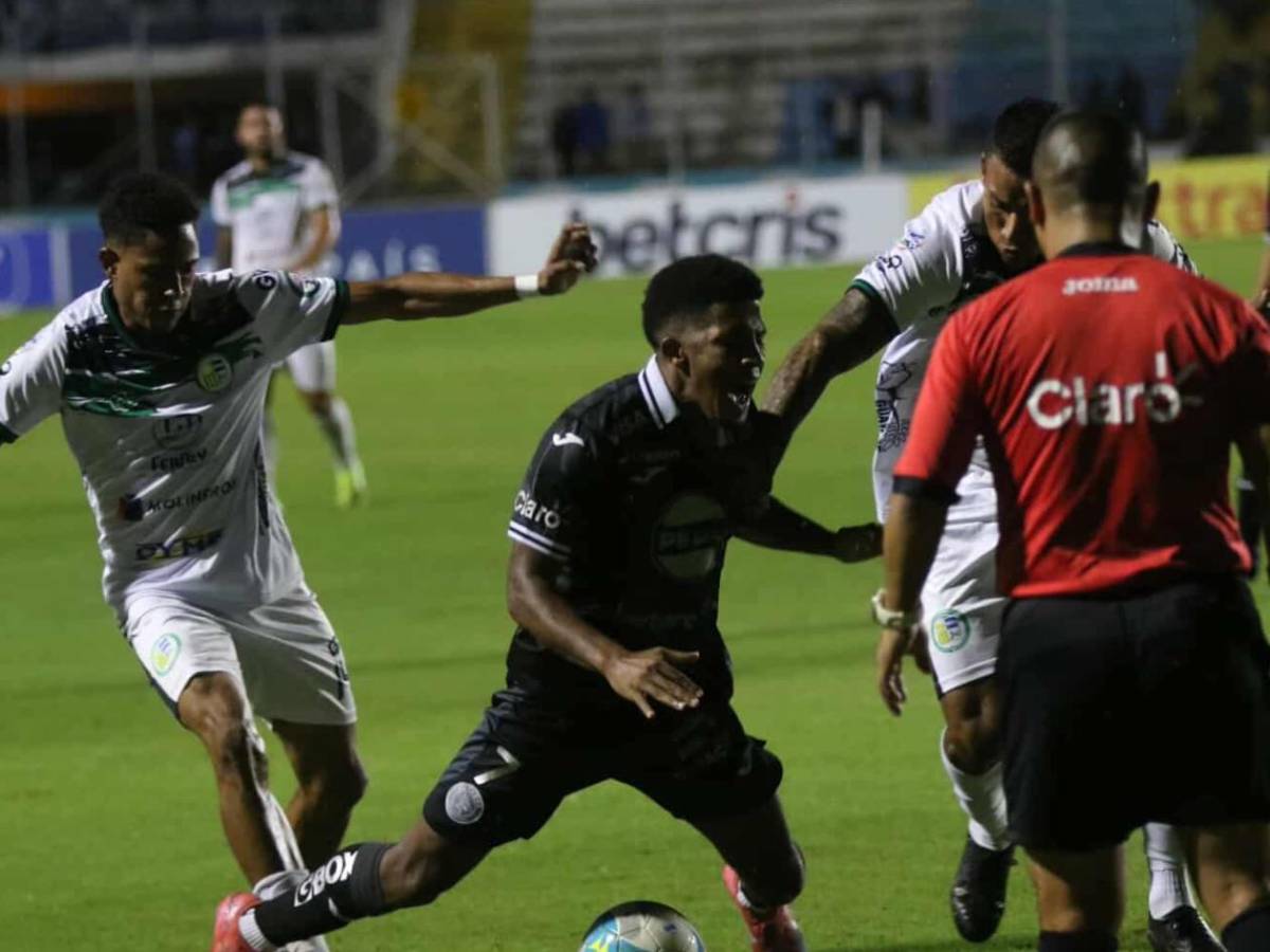 Amargura del Motagua, futbolista en pleno TikTok, bella infiltrada y diputado presente