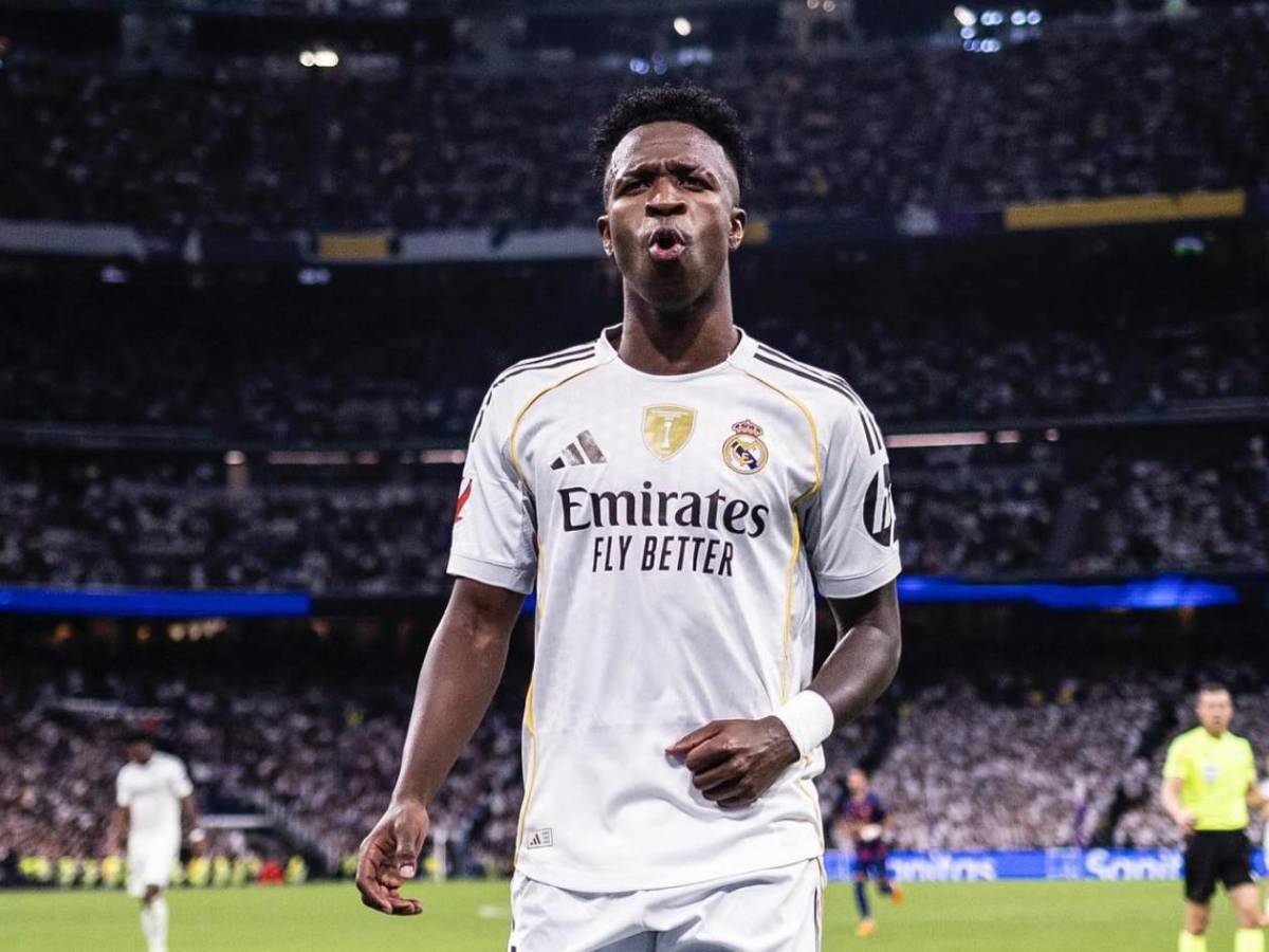 Vinicius anuncia noviazgo con exmujer de artista: Dos compañeros se burlan