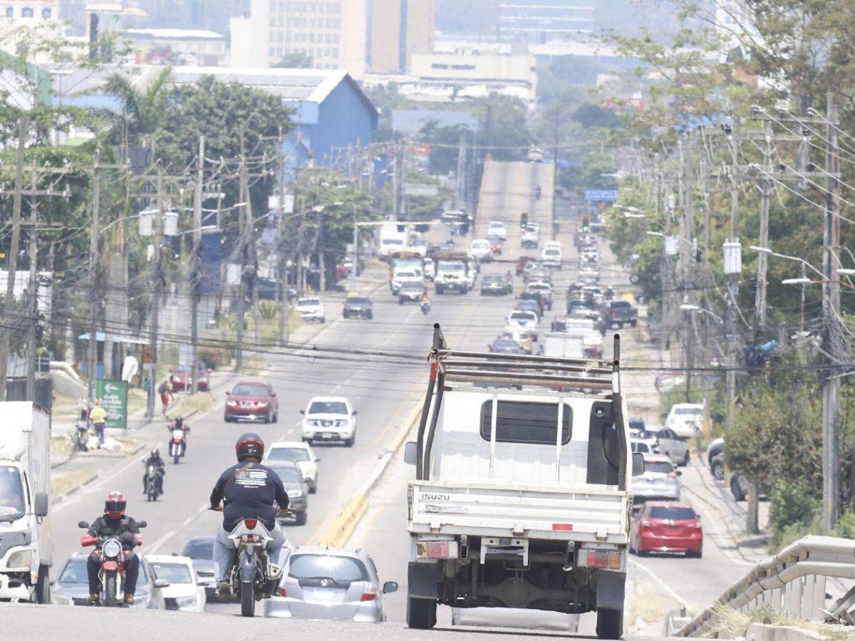 No espere a tener sed: El error diario que podría causarle un golpe de calor