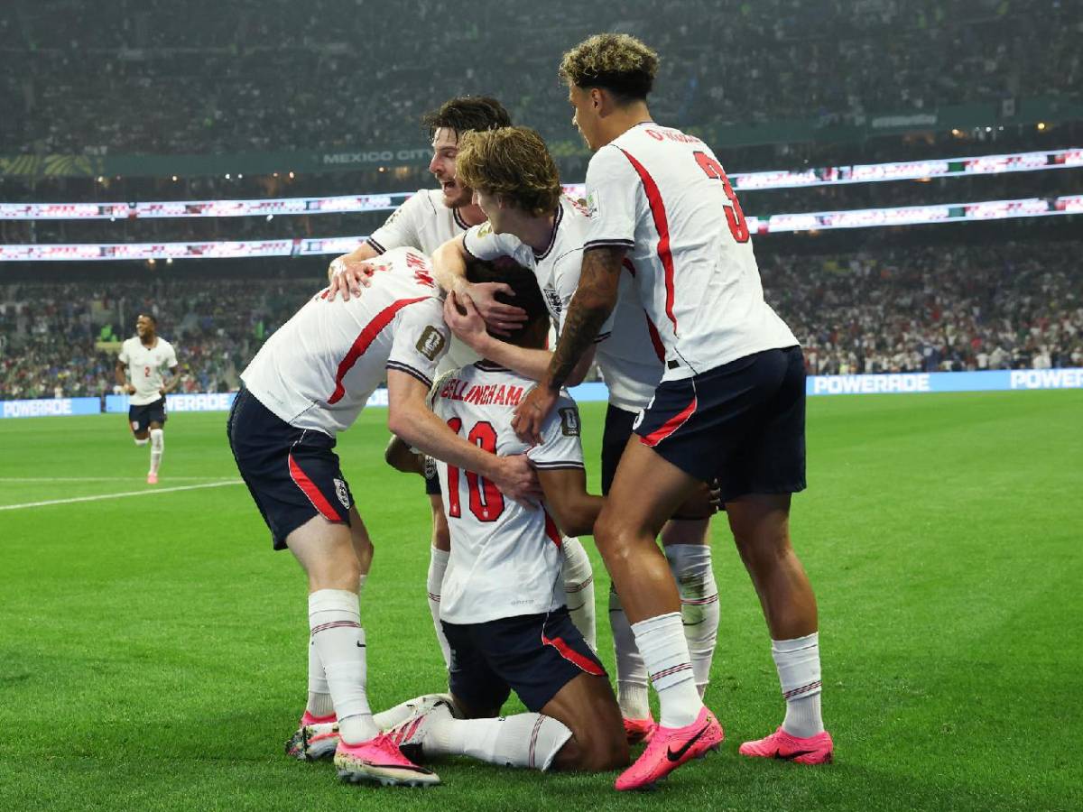 México se quiebra tras eliminación, llanto de Ochoa y 'Aztecazo' de Inglaterra