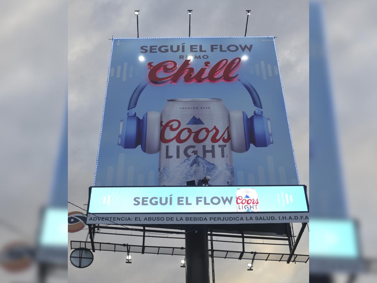 La nueva valla publicitaria destaca en las alturas del bulevar Micheletti en San Pedro Sula.