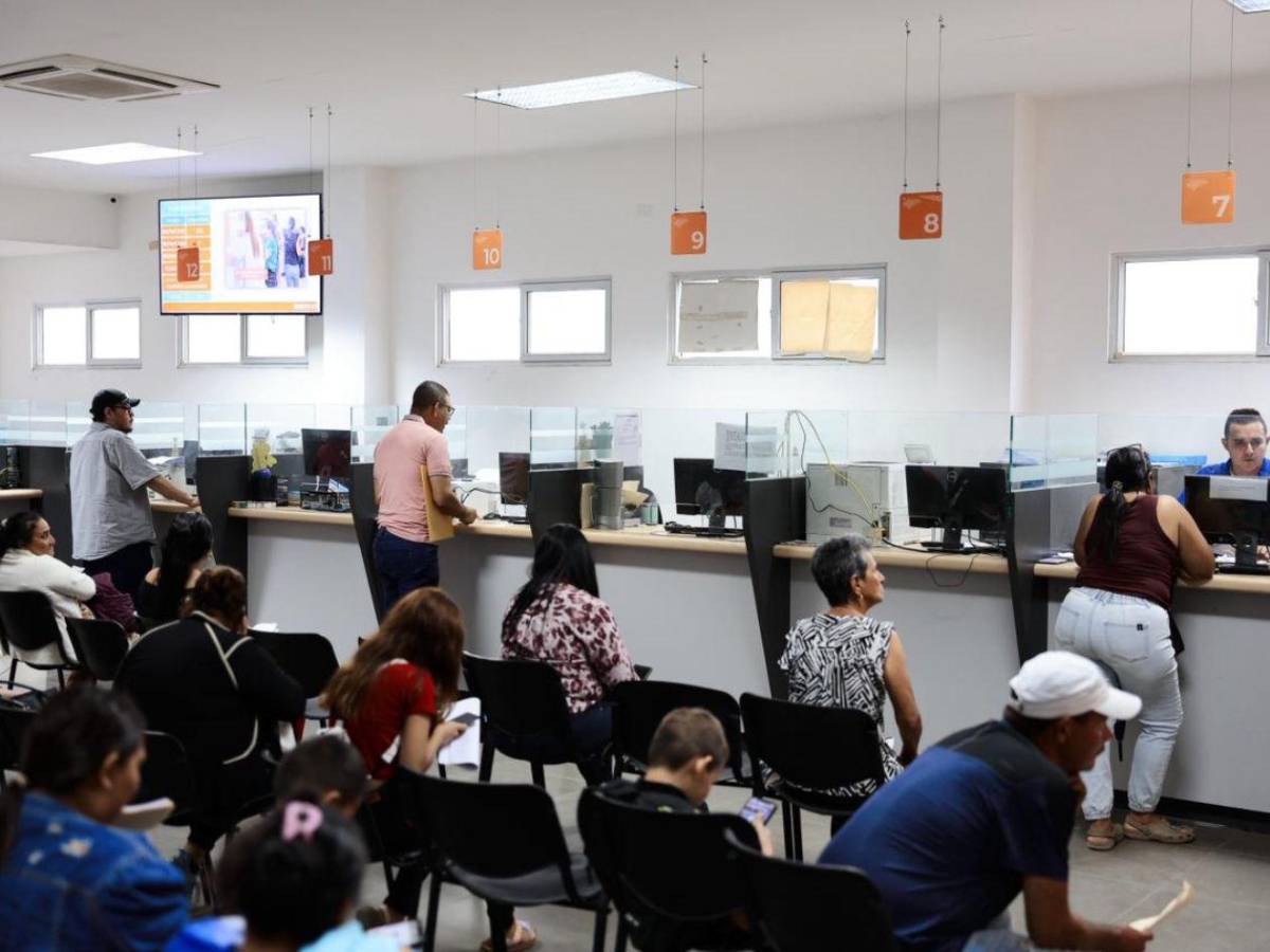 RNP extiende horarios ante largas filas para reclamar el DNI en SPS