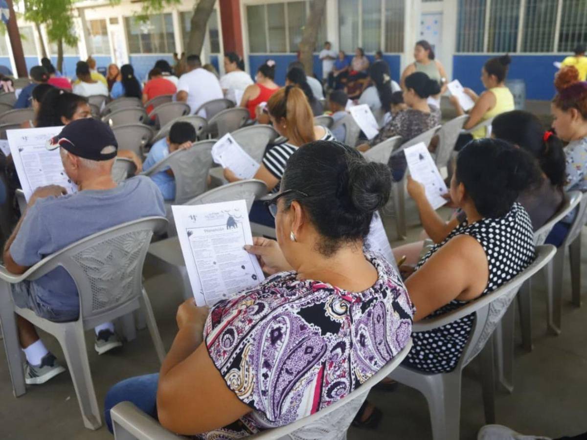 “Todo comienza en casa”, padres reflexionan sobre el uso de redes sociales