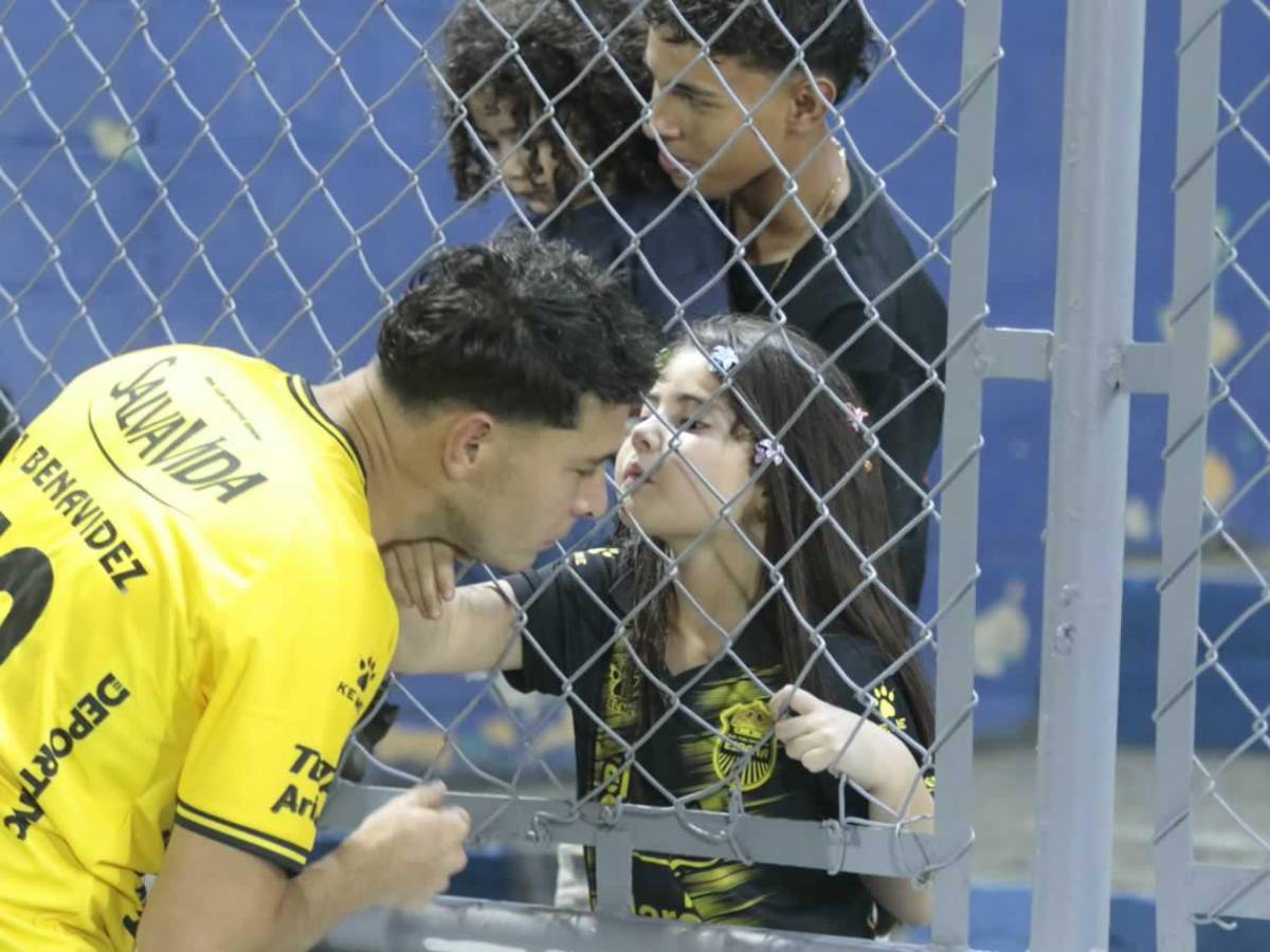 Real España de fiesta, dardo del 'Droopy' a Menjívar y bellas chicas en el Morazán