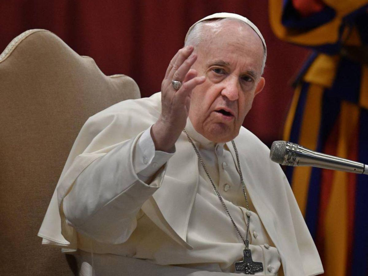 Mhoni Vidente predice fin de Francisco y la nacionalidad del nuevo Papa