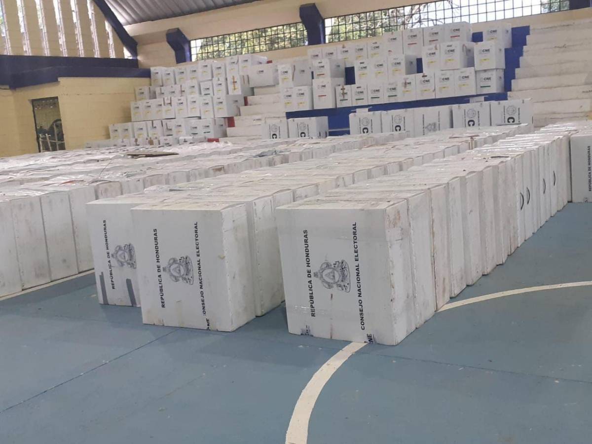 Trasladan material electoral a centros de acopio del CNE para ser enviado a Tegucigalpa