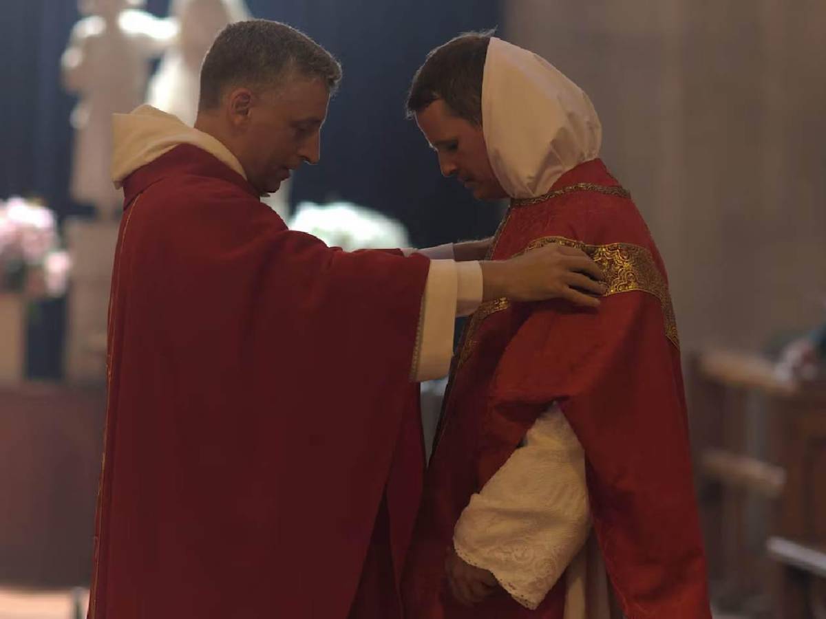 Ganaba un dineral, dejó el fútbol y sorprendió al convertirse en sacerdote