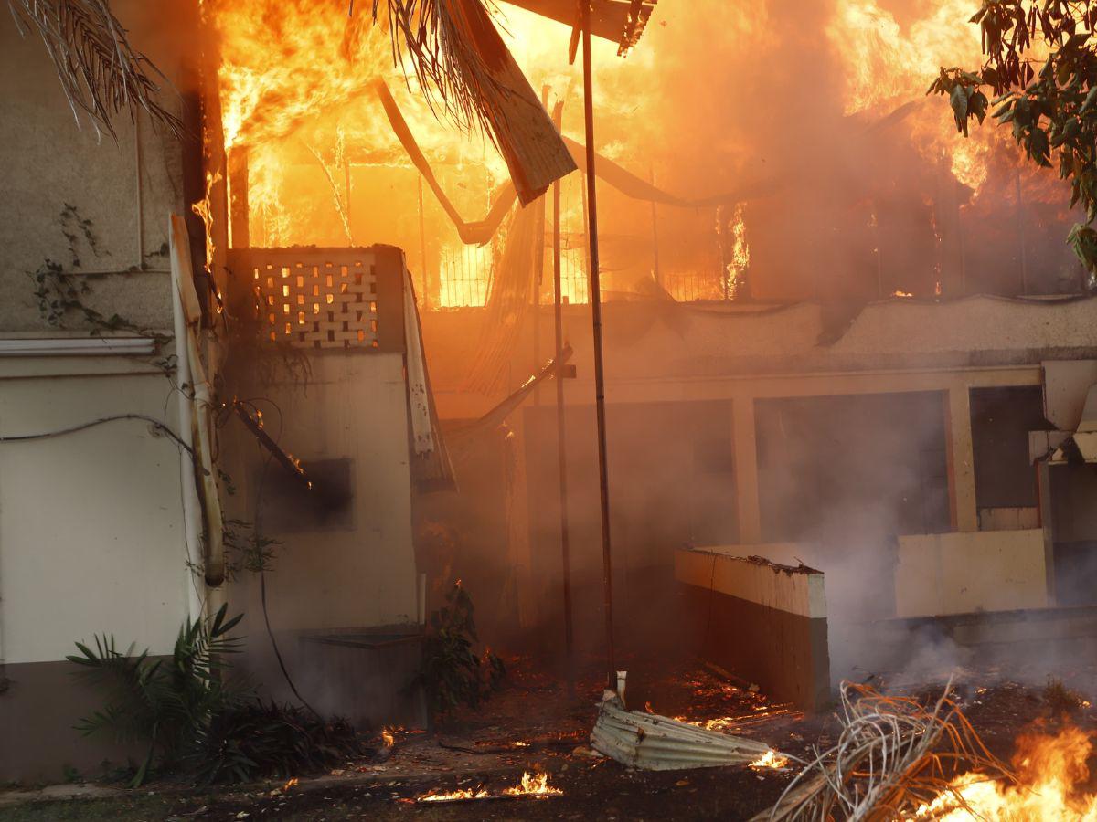 Así fueron consumidas las oficinas de iglesia evangélica en San Pedro Sula