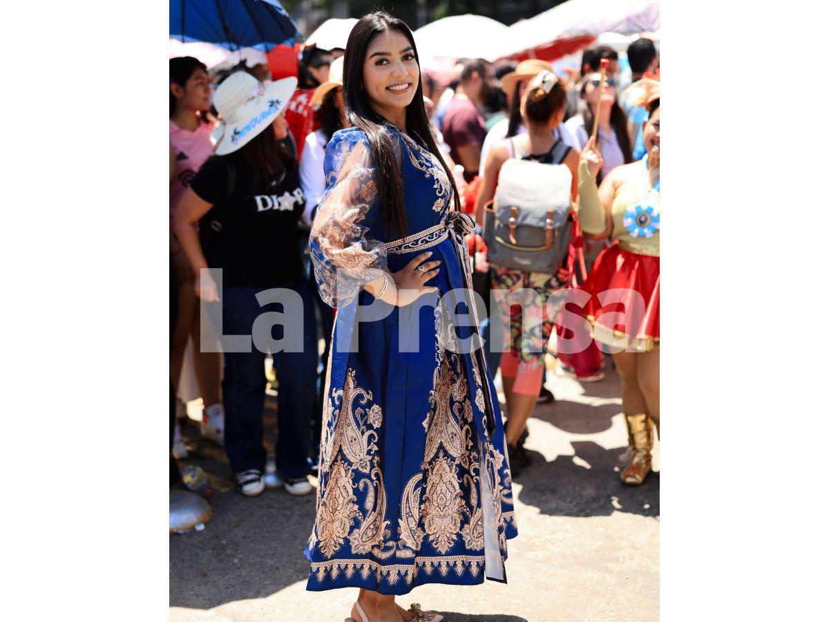 ¿Quién es la bella maestra que acaparó miradas en los desfiles de San Pedro Sula?