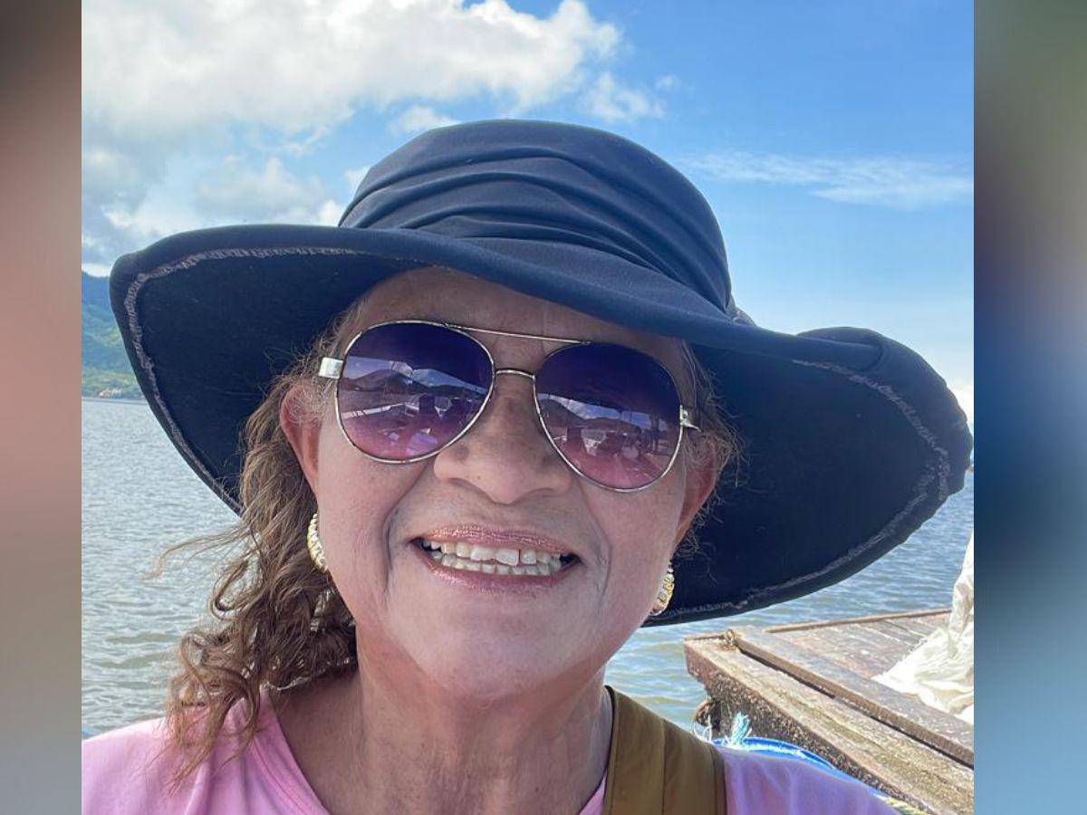 ¡Se está moviendo!: pescadores luchan por trasladar el velero Rosalinda a la playa