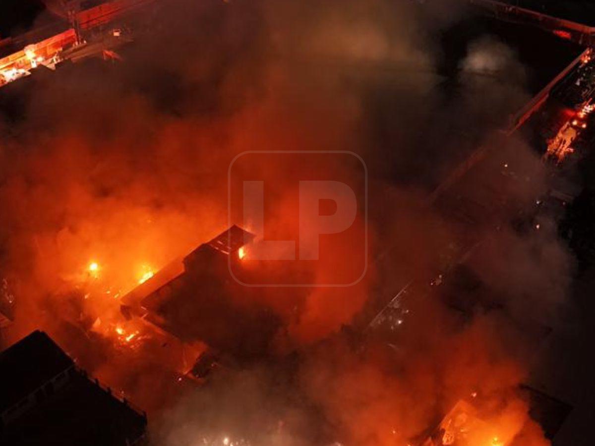 Asfura cumple promesa y entrega ayuda a afectados por incendio en mercado Medina
