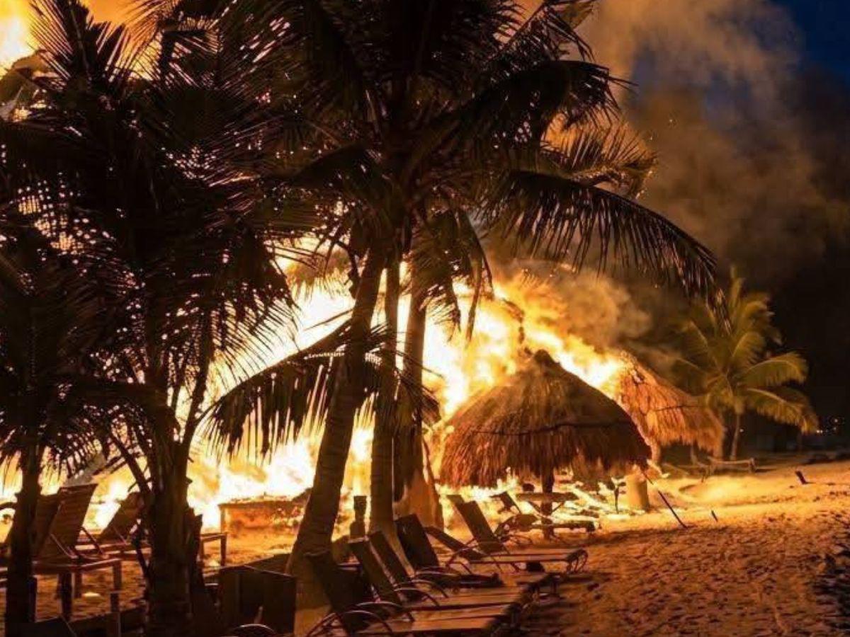 Así fue el voraz incendio que consumió hotel en Roatán: imágenes impactantes