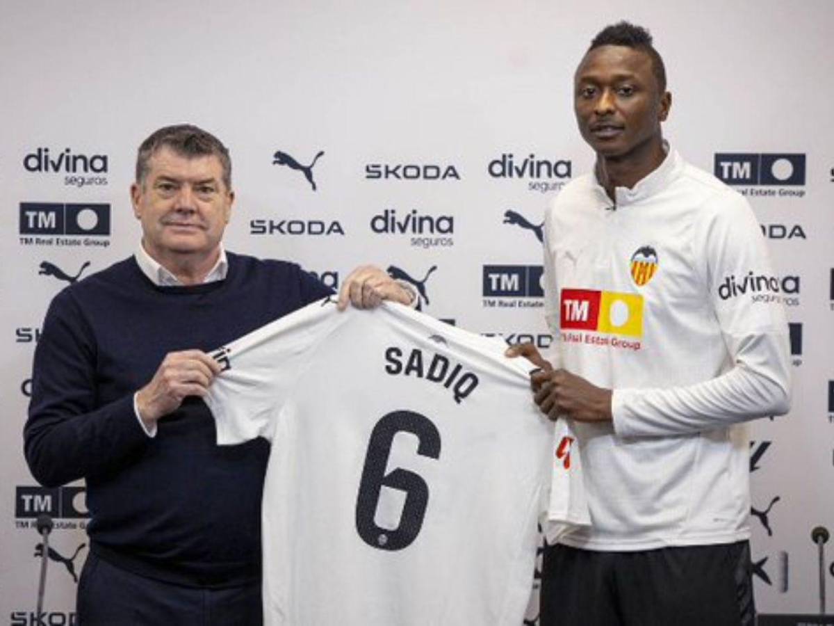 Barcelona apunta a un central, Real Madrid recibe oferta y fichaje del City