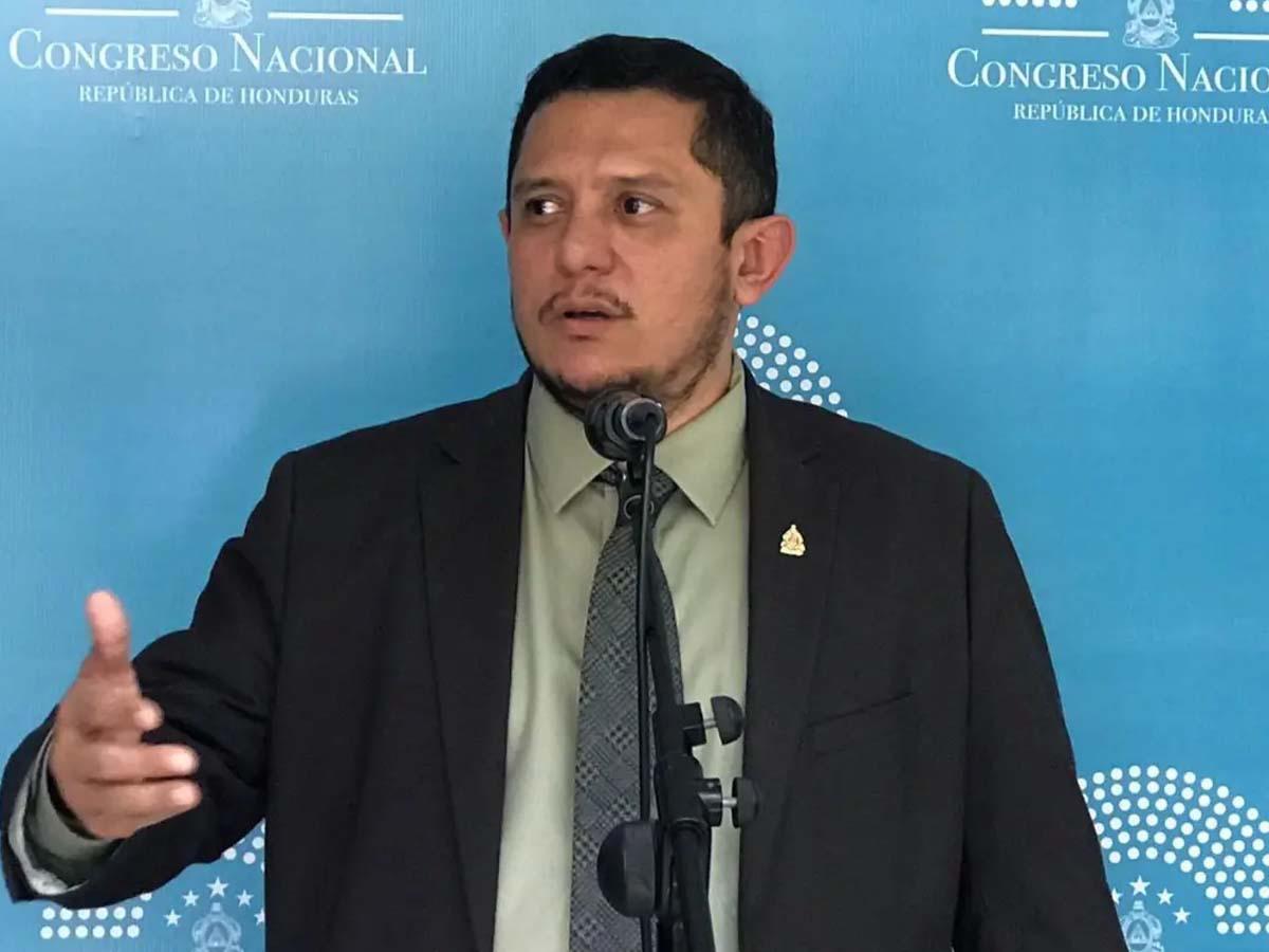 ¿Qué delitos les imputan a Luis Redondo y los otros 13 diputados de la Comisión Permanente?