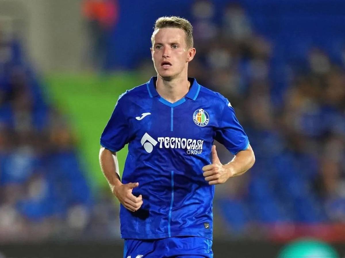 Futbolista que anunció su homosexualidad se retira a los 29 años y revela el motivo