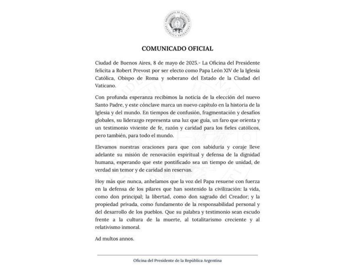 La curiosa imagen de Milei felicitando al papa