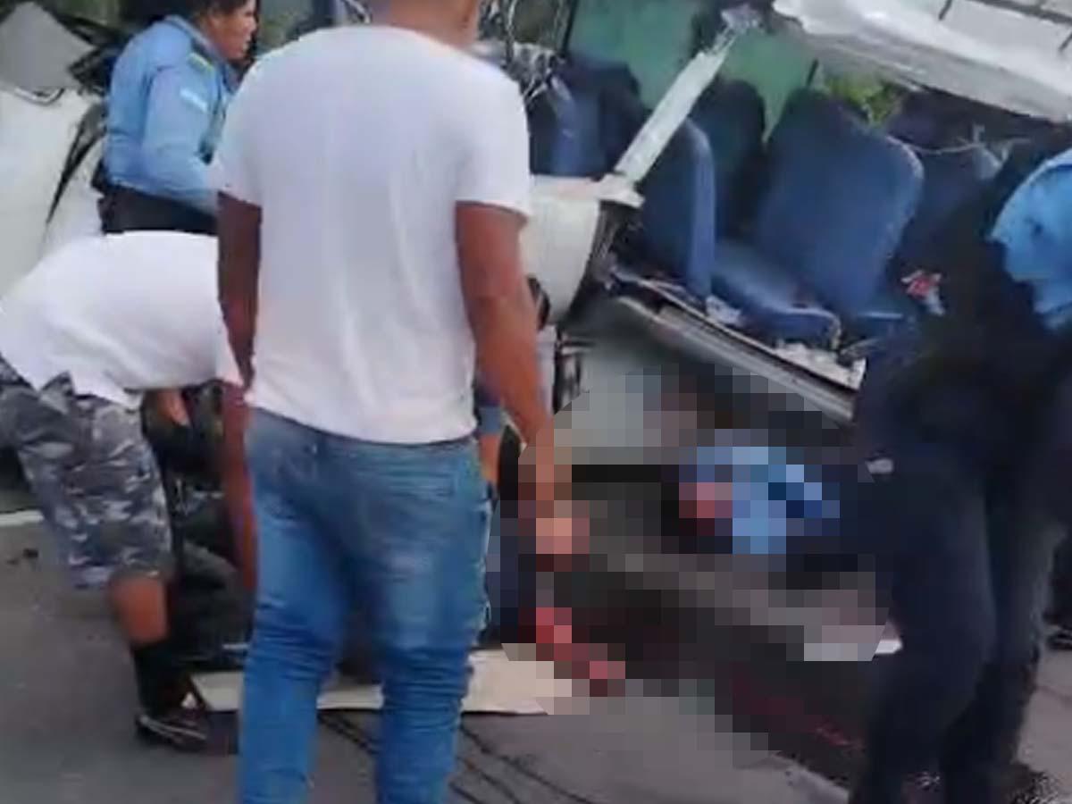 Policías venían de reclamar uniformes cuando fueron impactados por una rastra en la CA-5