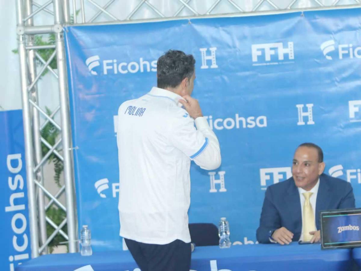 Francisco Molina y el incómodo momento en presentación con Honduras: ¿quién lo acompaña?