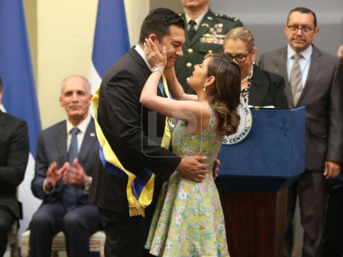 Un beso y dedicatoria: ¿quién es la esposa de Juan Diego Zelaya?