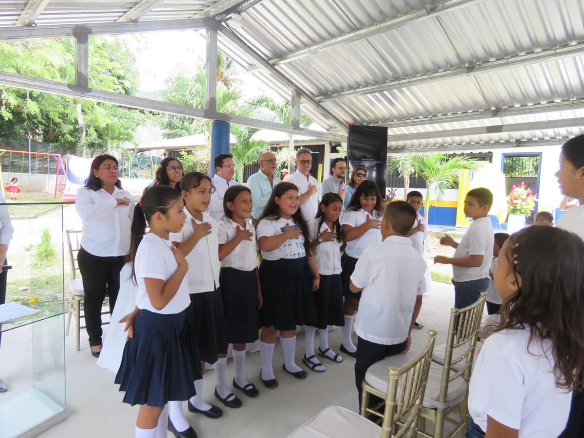 Cemento Ultracem construye en la educación de Choloma